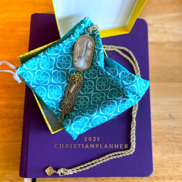 Kendra Scott Gold and Pearl Necklace - Picture 3 of 3